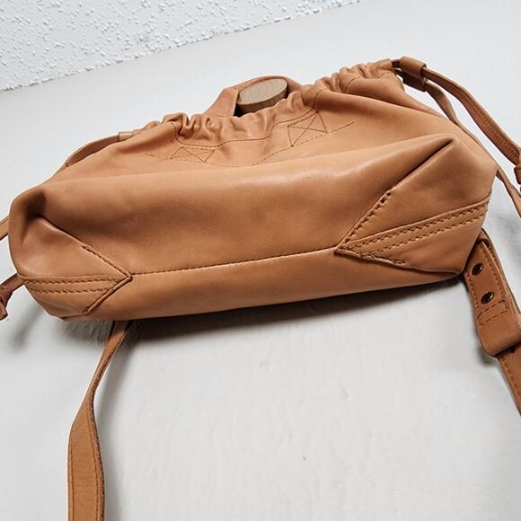 Madewell Piazza Drawstring Leather Crossbody Bag Timber Beam Tan NEW - Picture 15 of 15